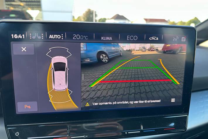 Sølv Cupra Born fra 2023 set indefra