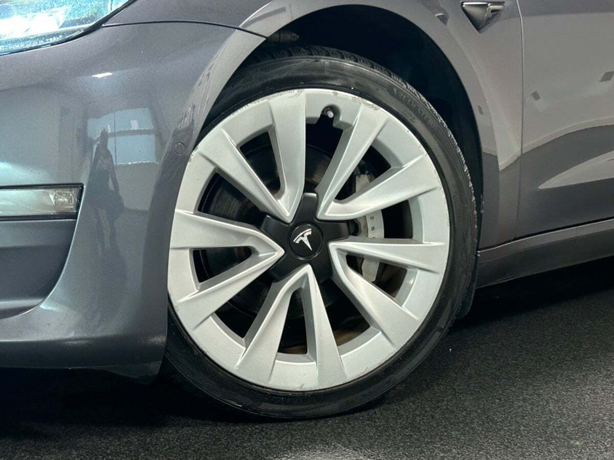 Sort Tesla Model 3 fra 2021