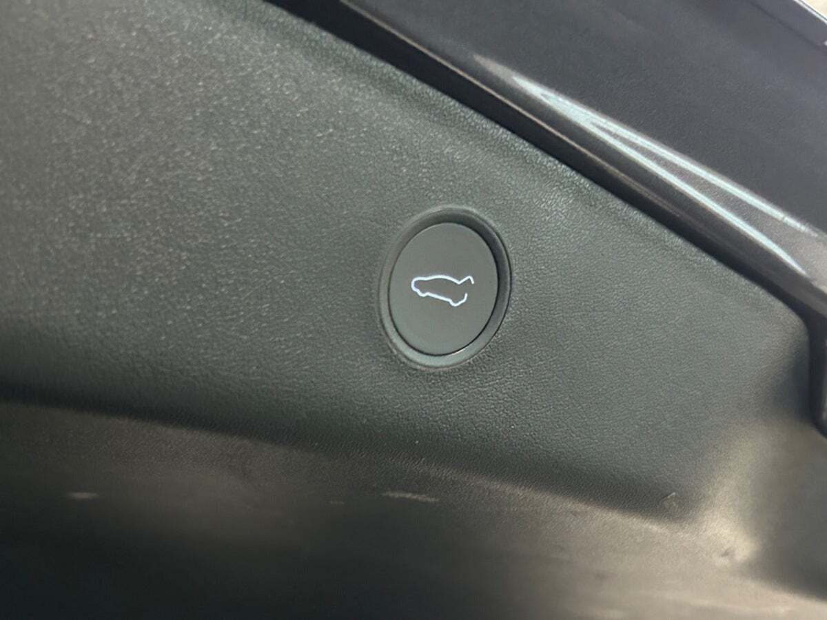 Sort Tesla Model 3 fra 2021