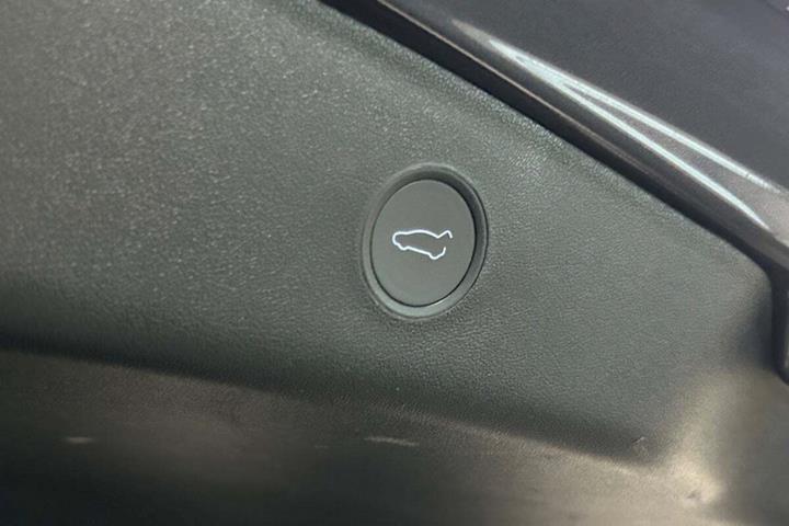 Sort Tesla Model 3 fra 2021