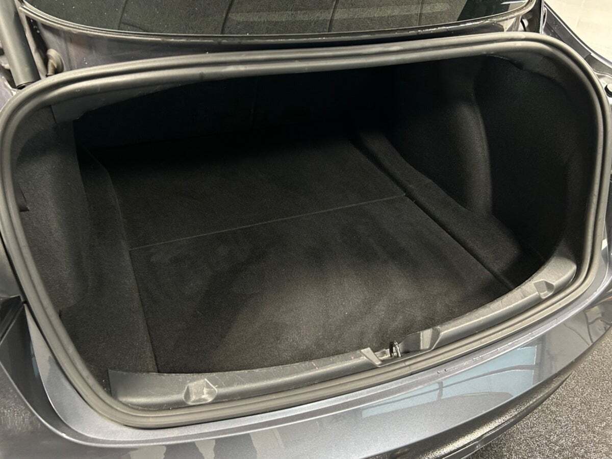 Sort Tesla Model 3 fra 2021
