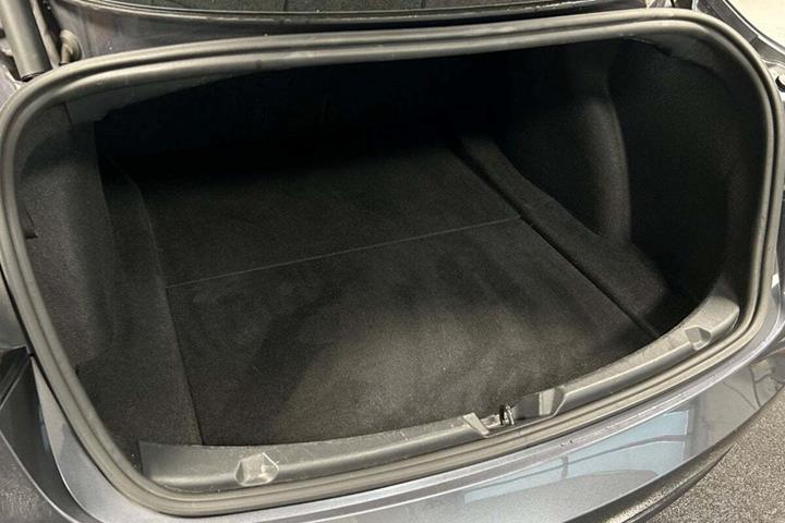 Sort Tesla Model 3 fra 2021