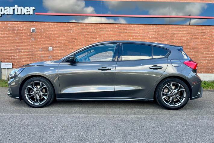 Grå Ford Focus fra 2019