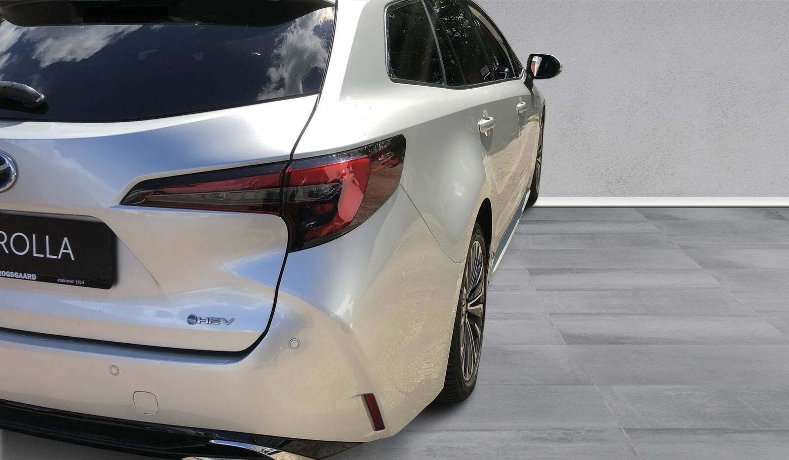 Orange Toyota Corolla fra 2025