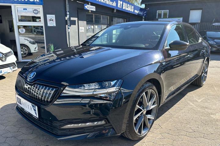 Hvid Skoda Superb fra 2020