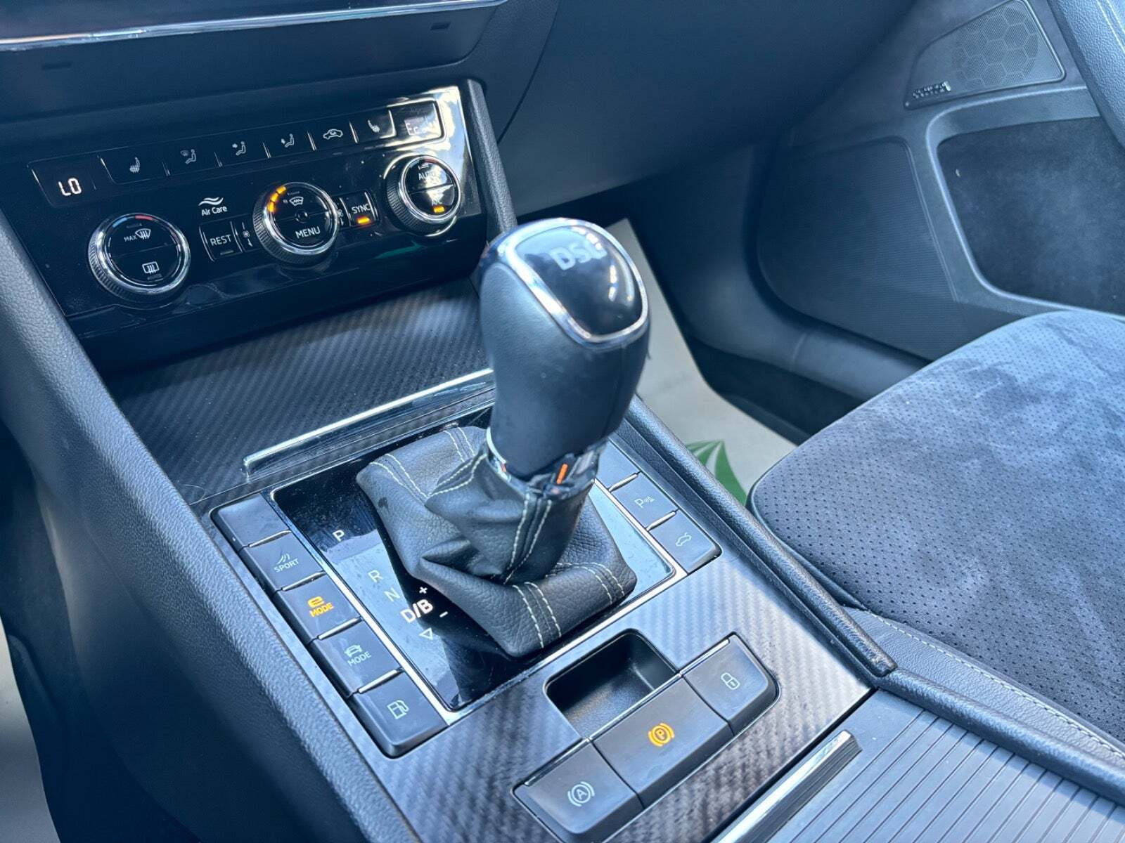 Hvid Skoda Superb fra 2020