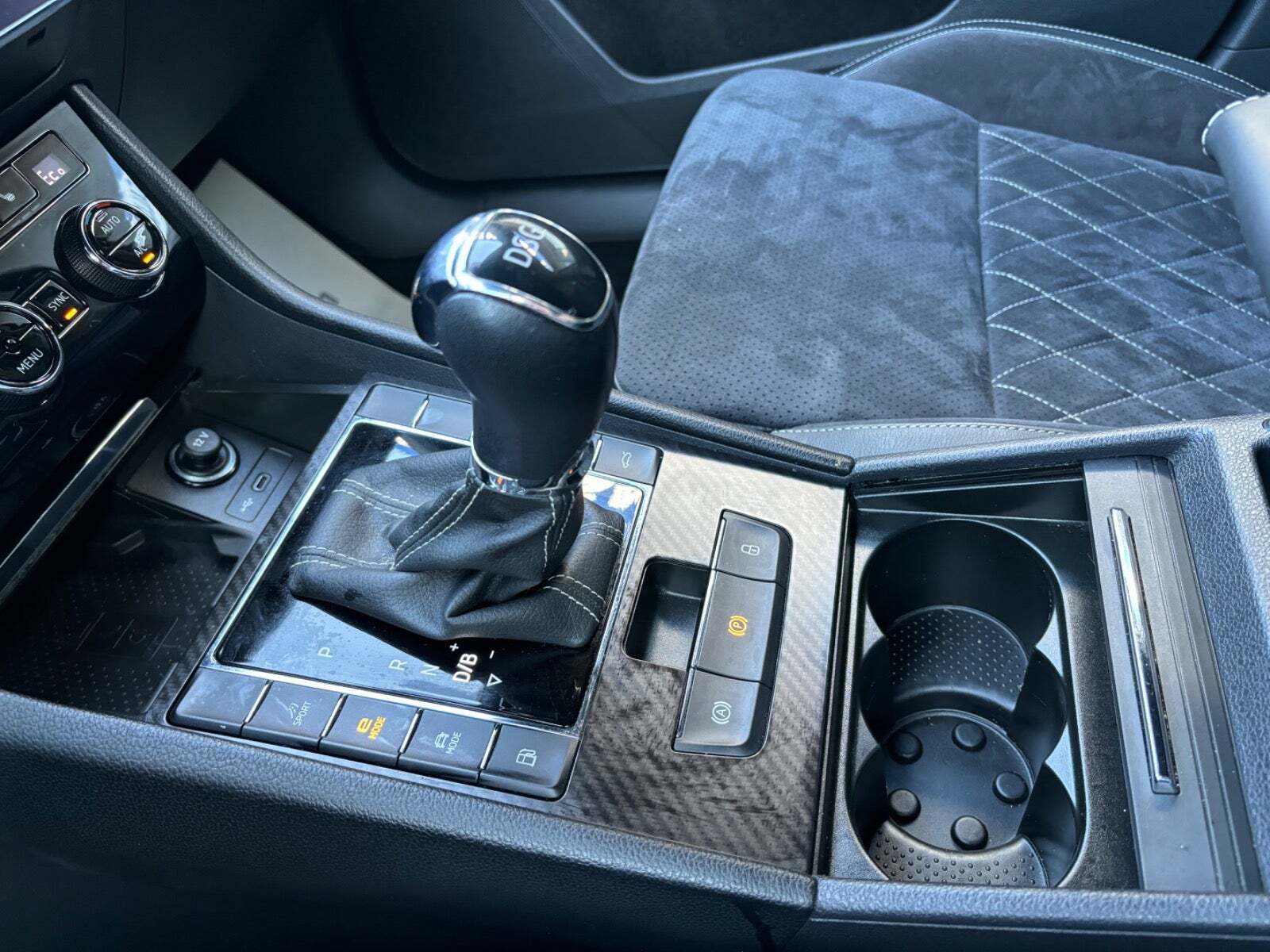 Hvid Skoda Superb fra 2020