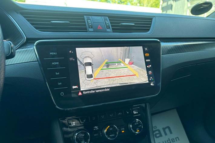 Hvid Skoda Superb fra 2020