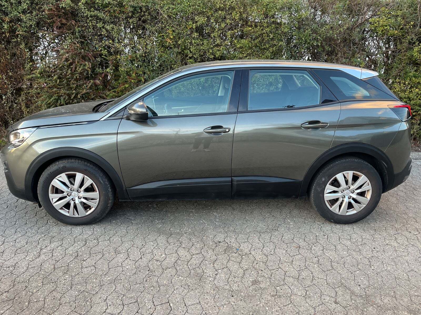 Peugeot 3008 1,2 e-THP 130 Allure