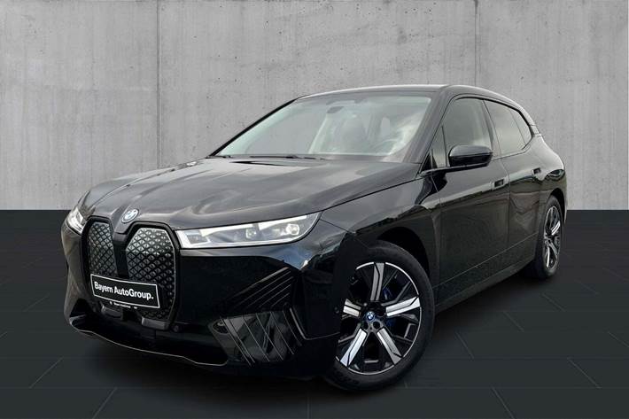 Sort BMW iX fra 2022 set udefra