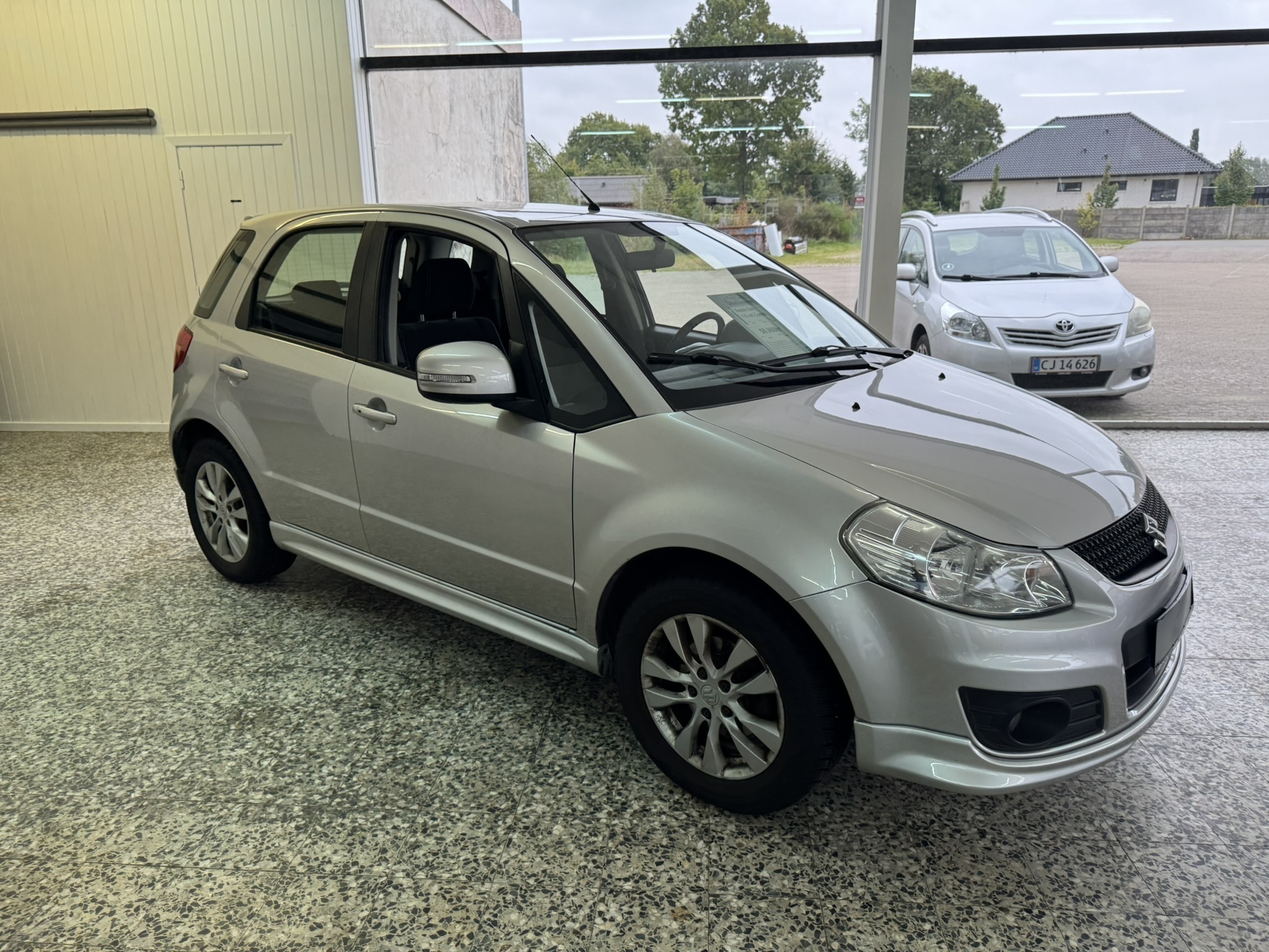 Grå Suzuki SX4 fra 2014