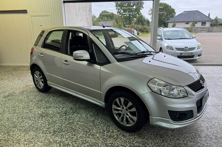 Grå Suzuki SX4 fra 2014