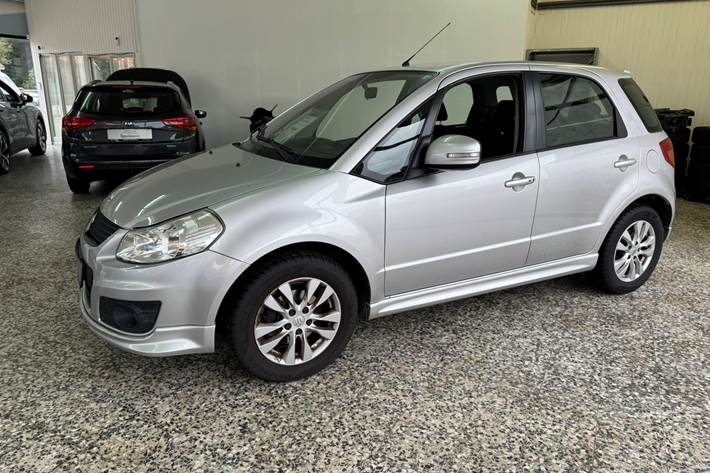 Grå Suzuki SX4 fra 2014