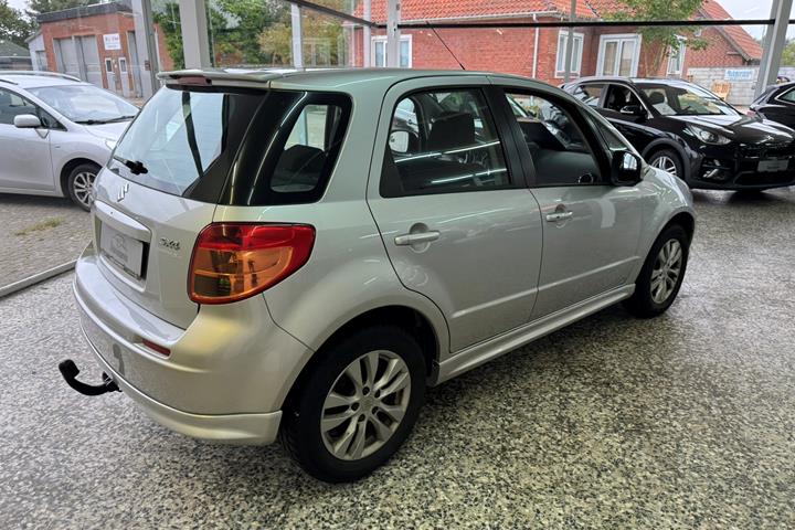 Grå Suzuki SX4 fra 2014
