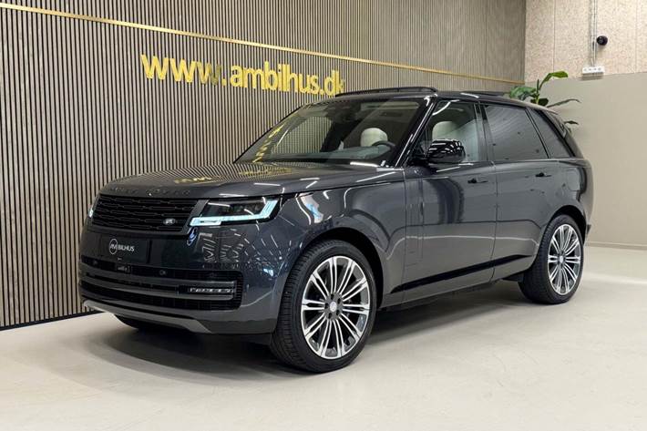 Grå Land Rover Range Rover fra 2025 set udefra