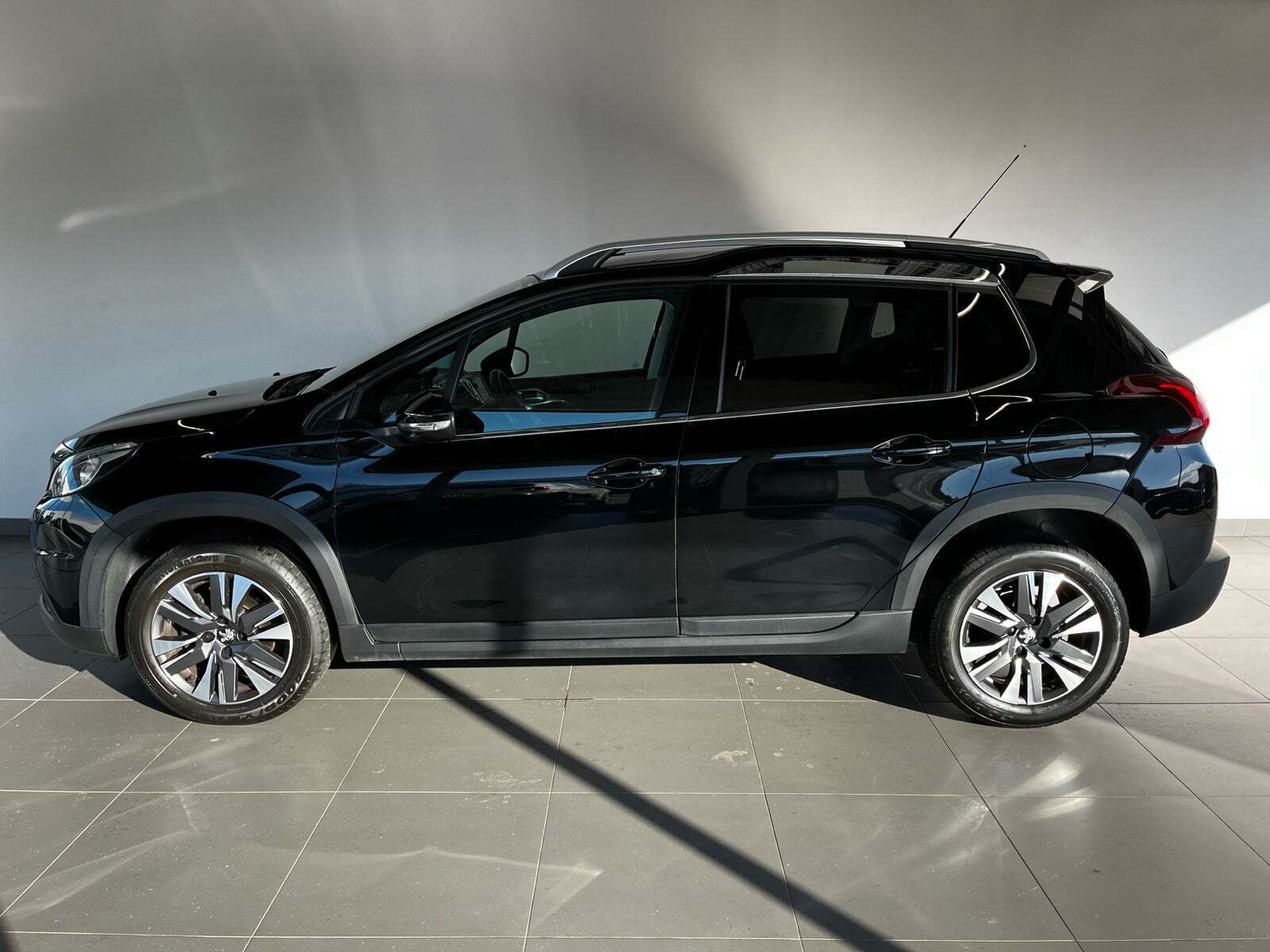 Peugeot 2008 1,2 e-THP 110 Selection Sky