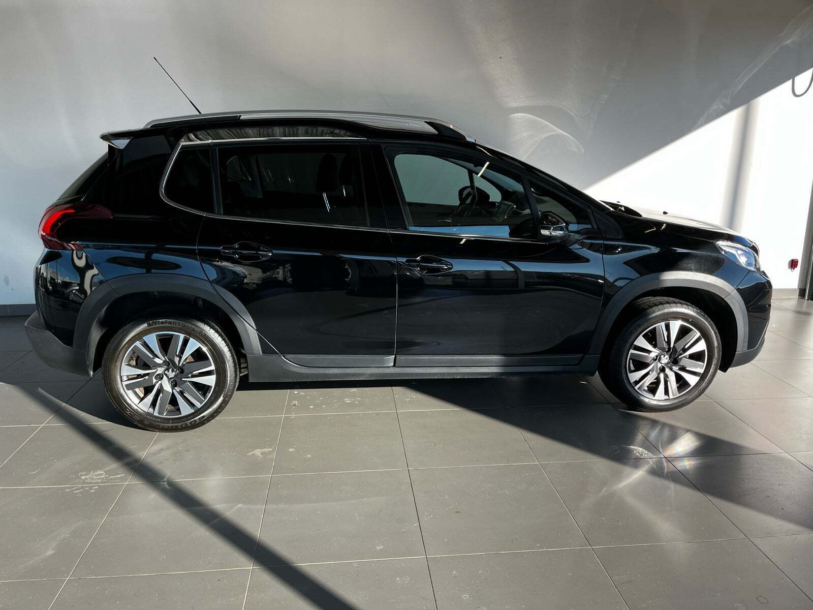 Peugeot 2008 1,2 e-THP 110 Selection Sky