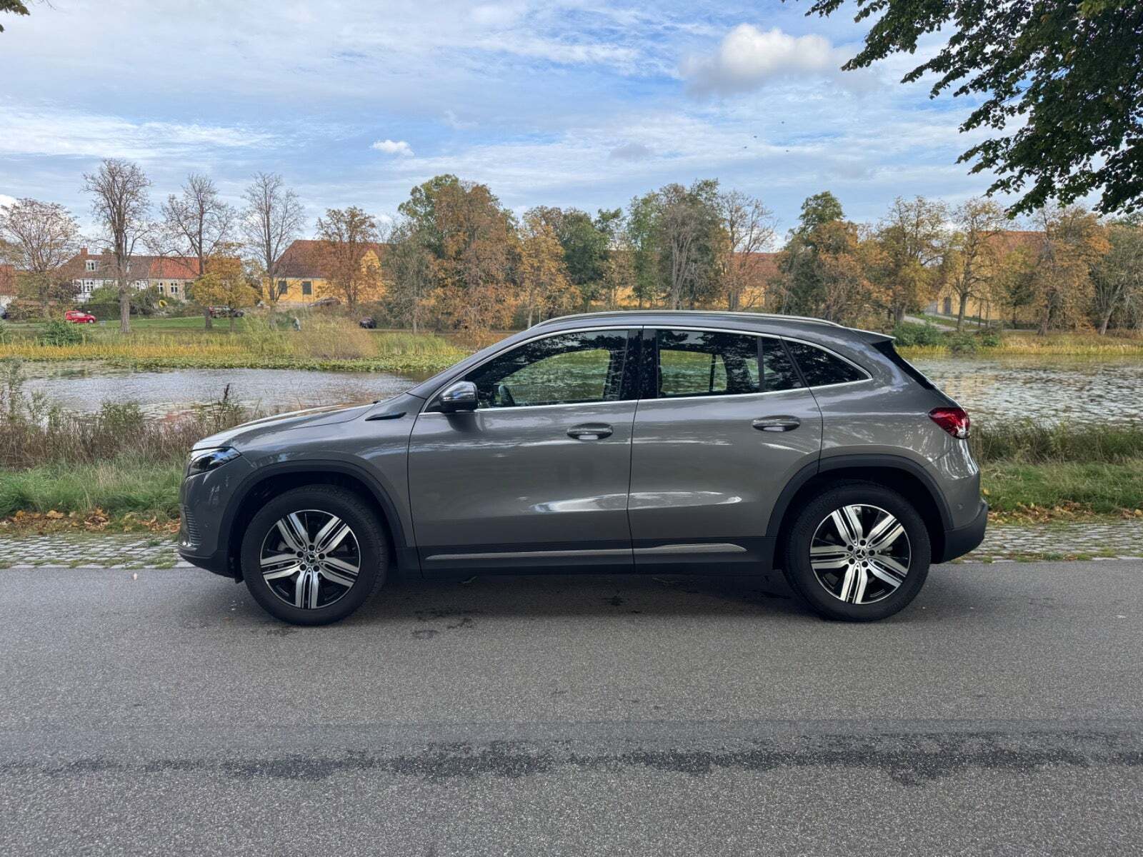 Sort Mercedes EQA250 fra 2022