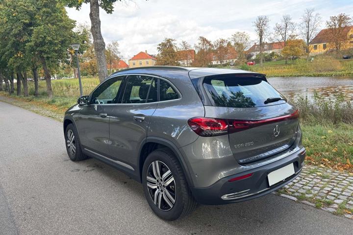 Sort Mercedes EQA250 fra 2022