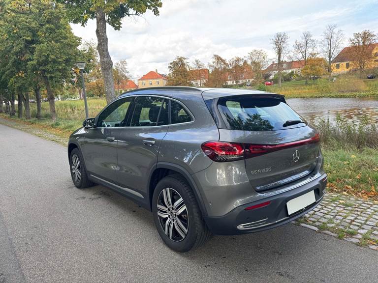 Mercedes EQA250