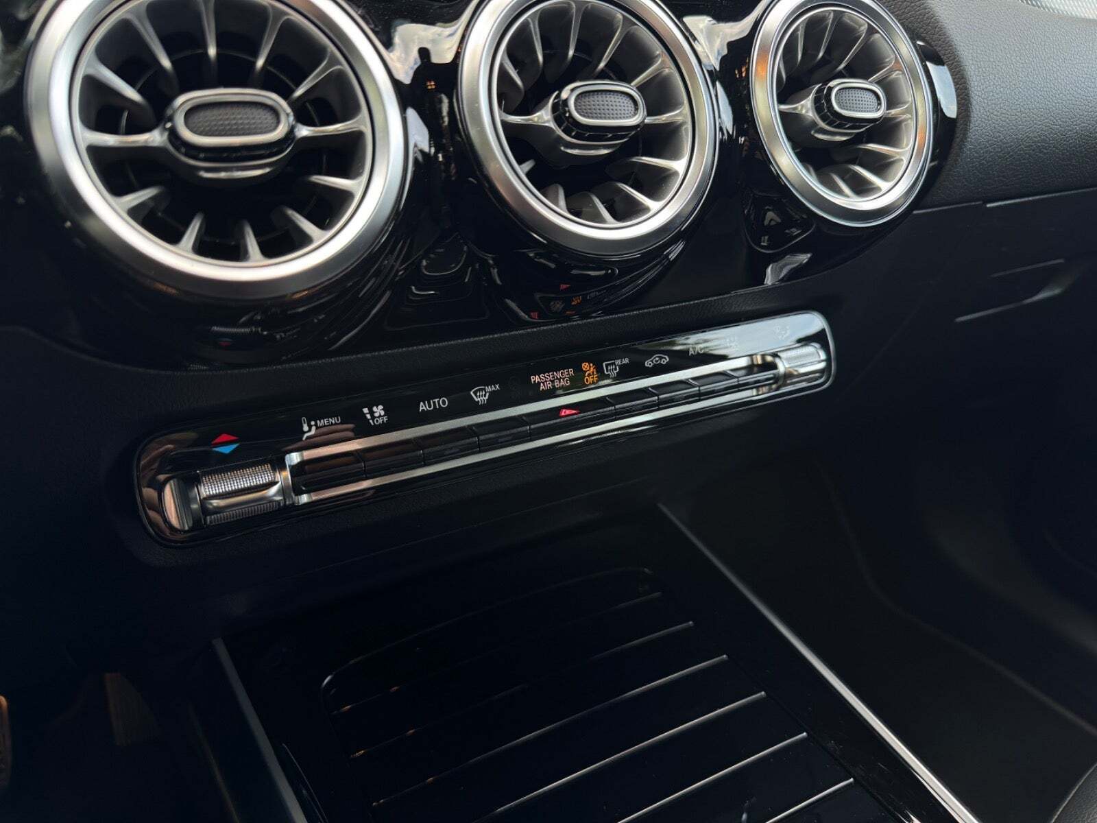 Sort Mercedes EQA250 fra 2022