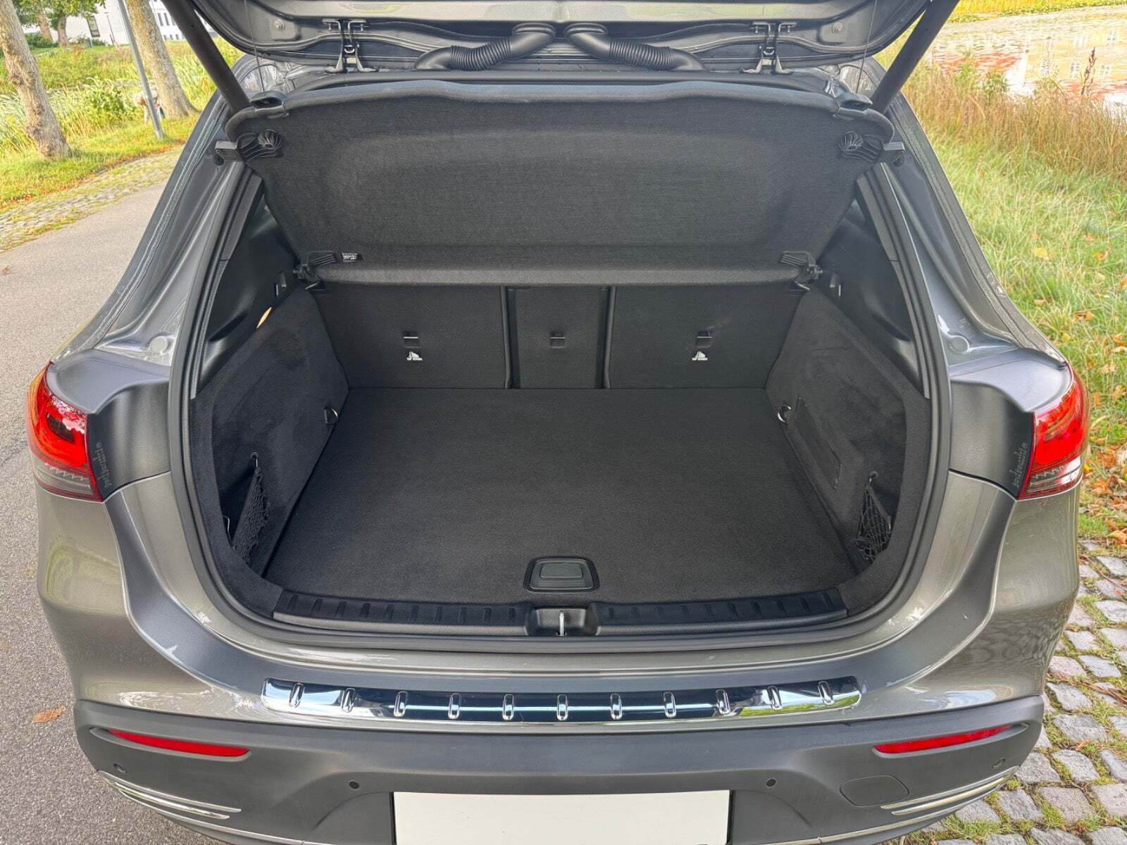 Sort Mercedes EQA250 fra 2022