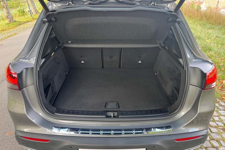 Sort Mercedes EQA250 fra 2022