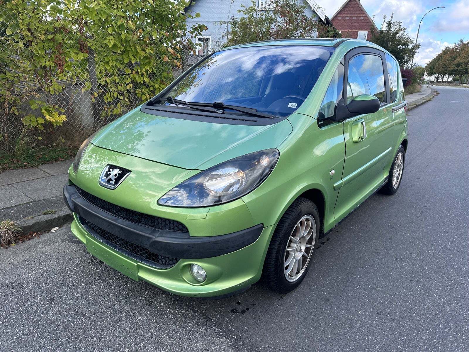 Grøn Peugeot 1007 fra 2005