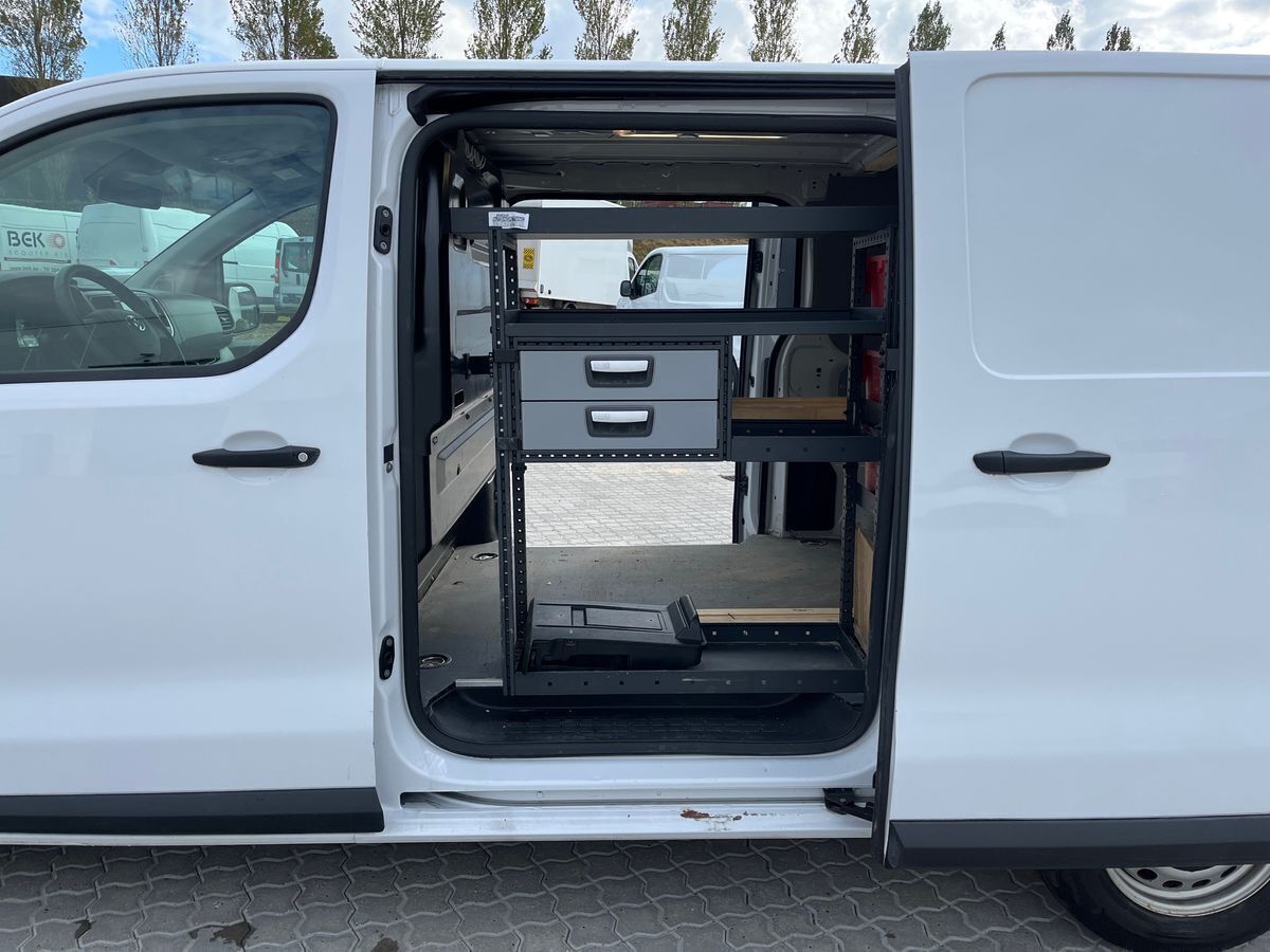 Hvid Toyota ProAce fra 2022