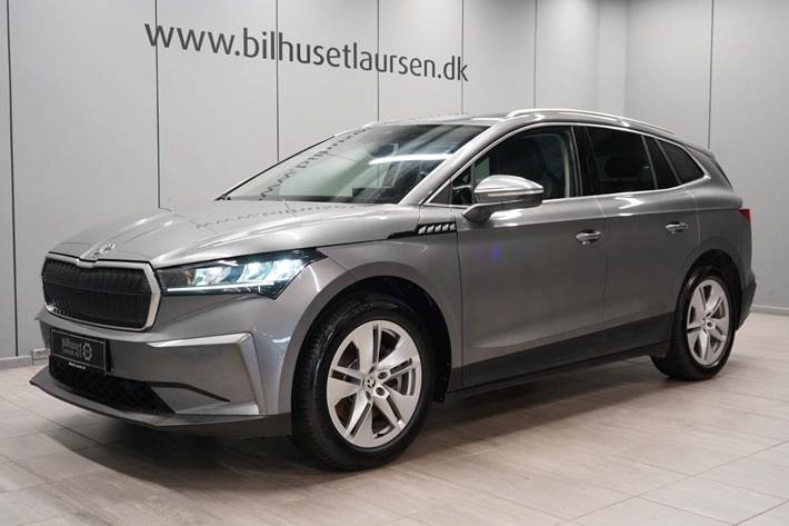 Grå Skoda Enyaq fra 2023 set udefra