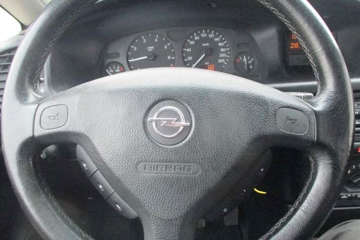 Grøn Opel Zafira fra 1999 set indefra