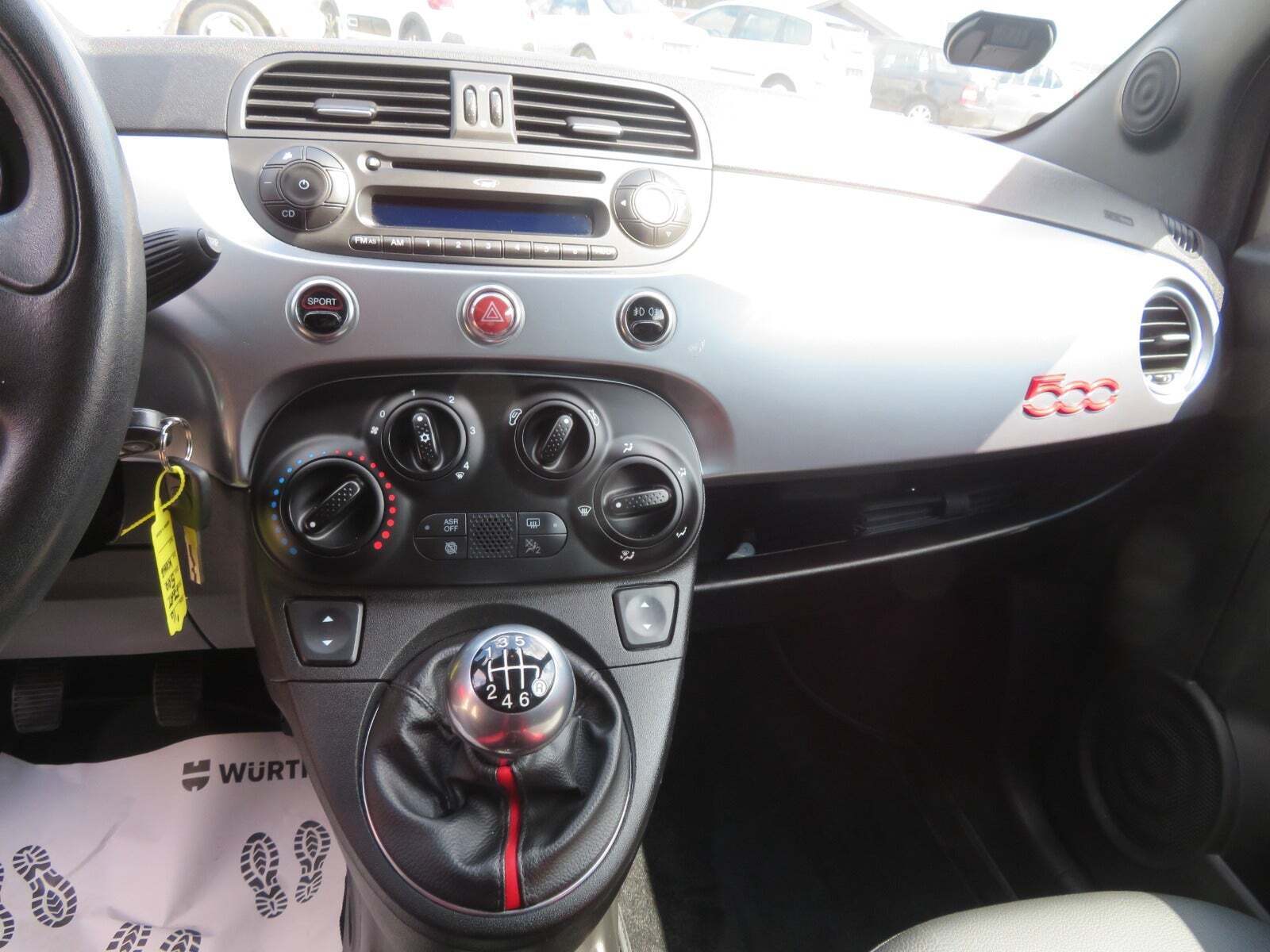 Grå Fiat 500 fra 2014