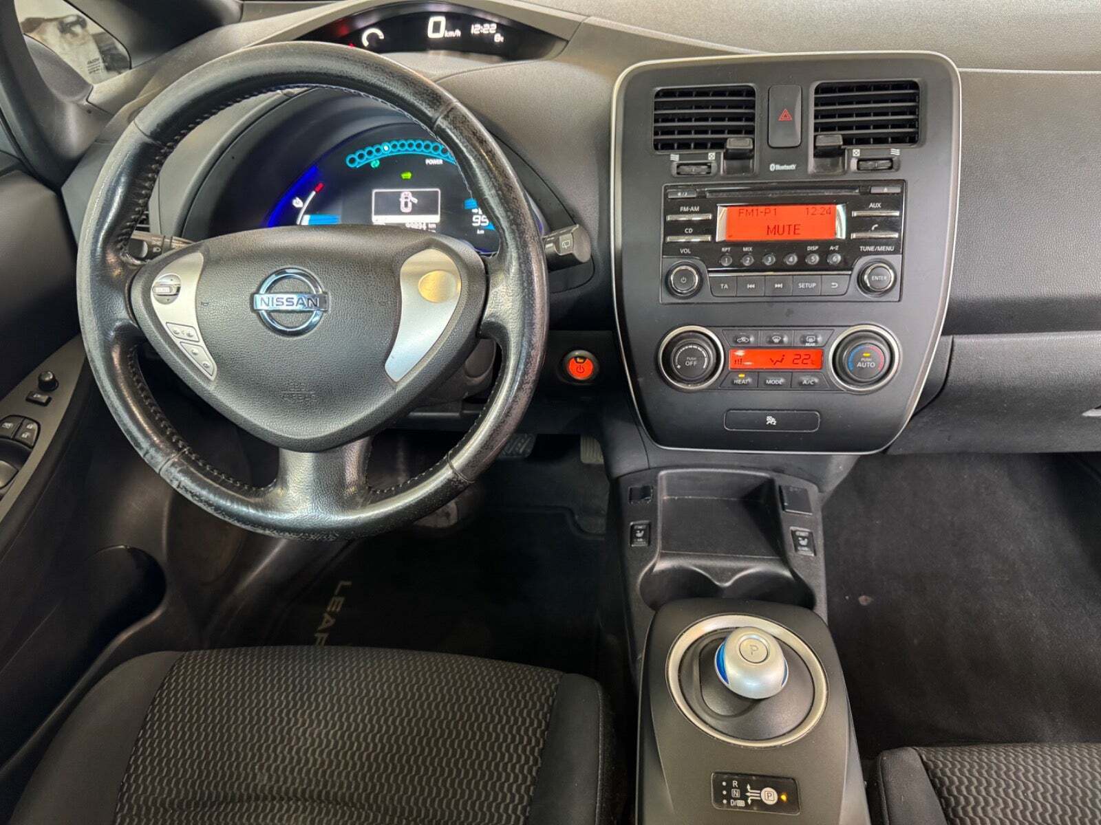 Hvid Nissan Leaf fra 2012