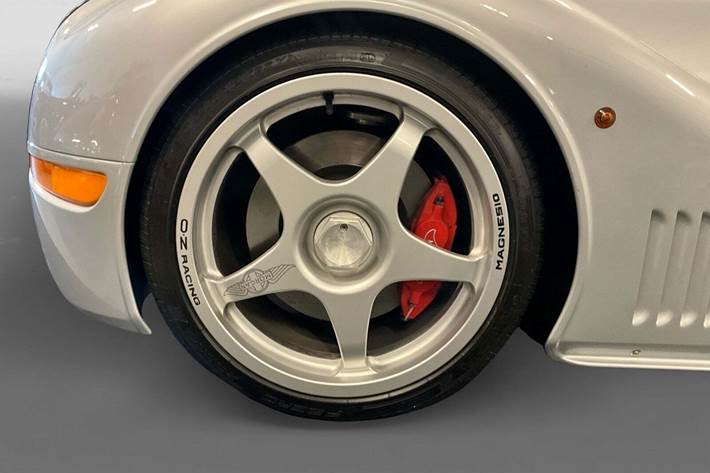 Sølv Morgan Aero 8 fra 2002 set udefra