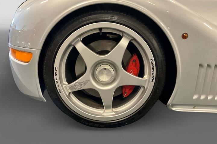 Sølv Morgan Aero 8 fra 2002 set udefra