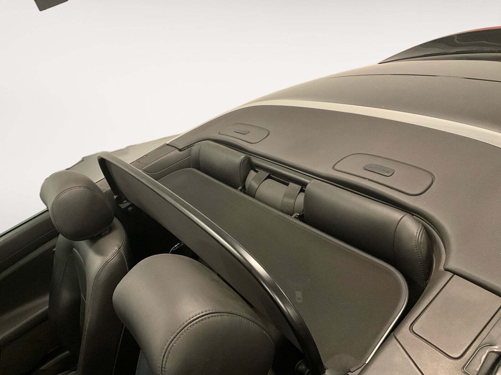 Sort Jaguar XKR fra 2011