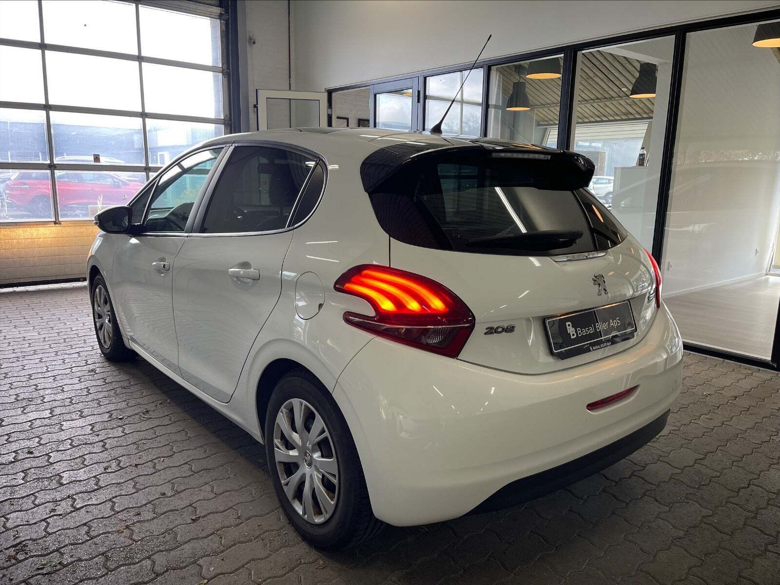 Peugeot 208 1,6 BlueHDi 100 More Sky