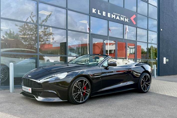 Sort Aston Martin Vanquish fra 2014 set udefra