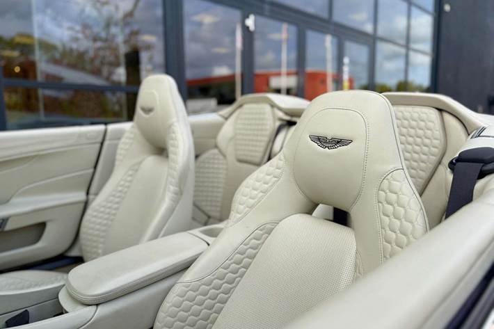 Sort Aston Martin Vanquish fra 2014