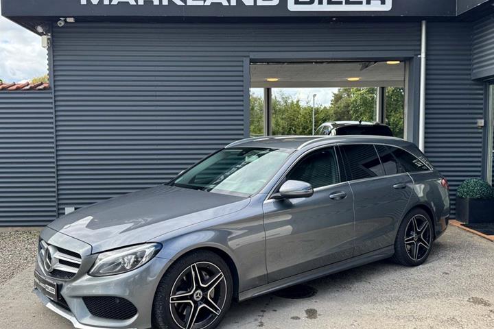 Grå Mercedes C220 d fra 2018 set udefra