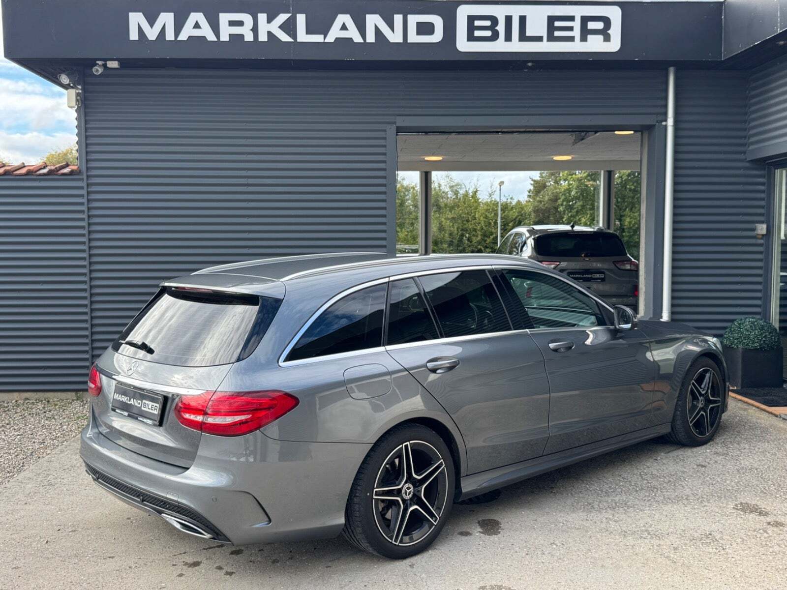 Grå Mercedes C220 d fra 2018