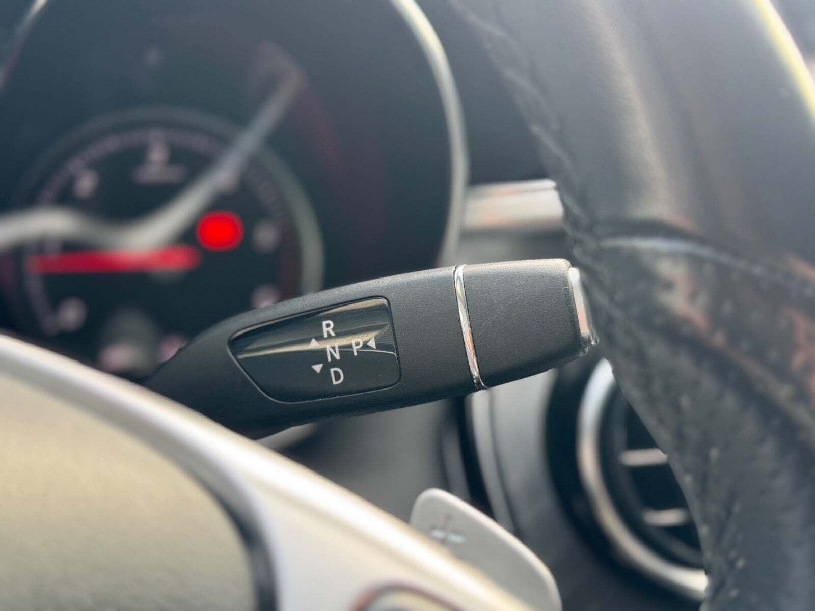 Grå Mercedes C220 d fra 2018