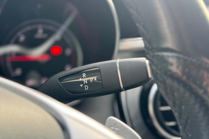 Grå Mercedes C220 d fra 2018