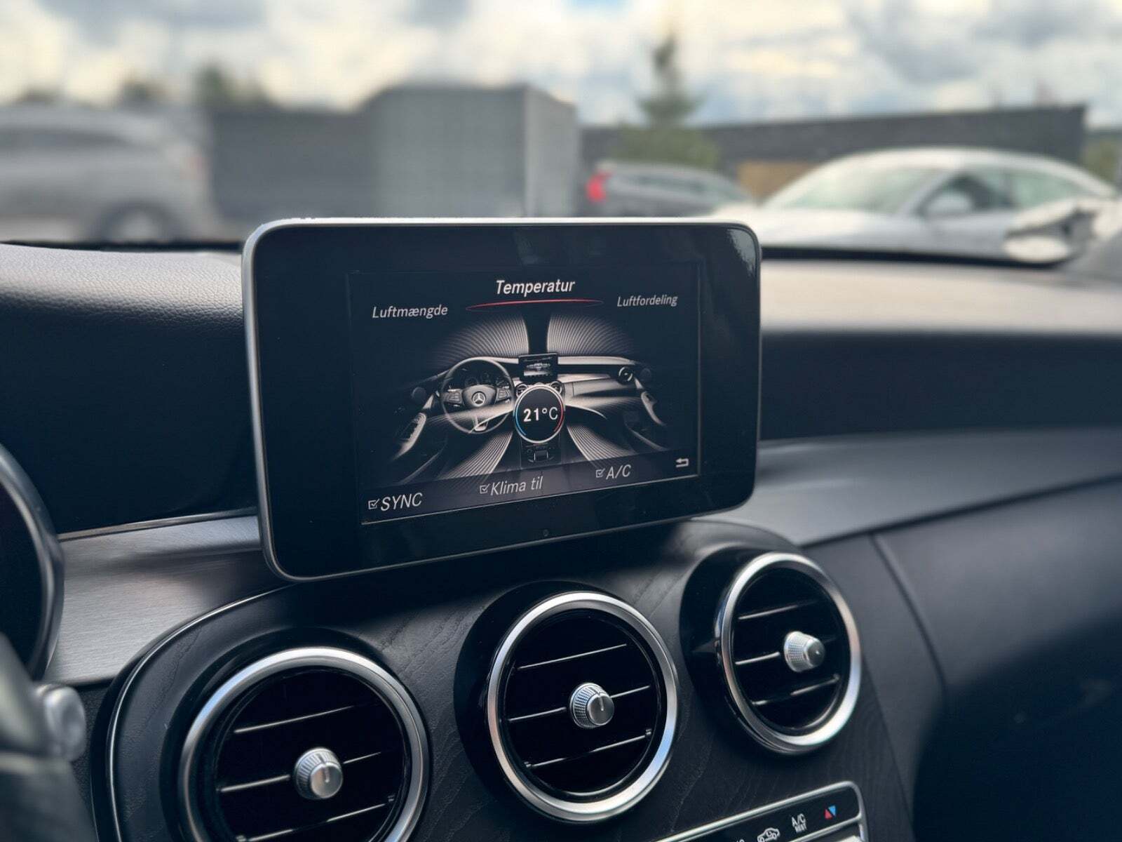 Grå Mercedes C220 d fra 2018