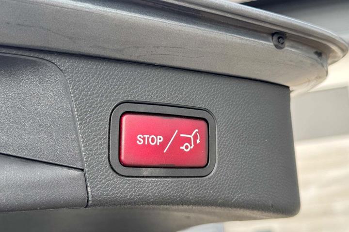 Grå Mercedes C220 d fra 2018