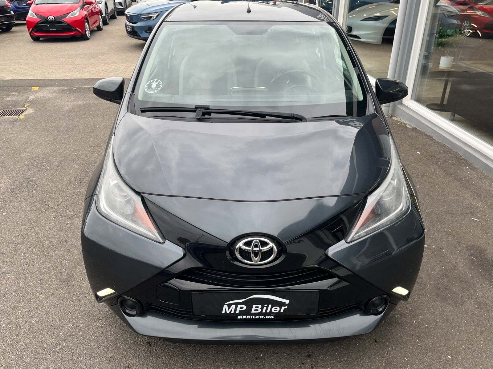 Grå Toyota Aygo fra 2018
