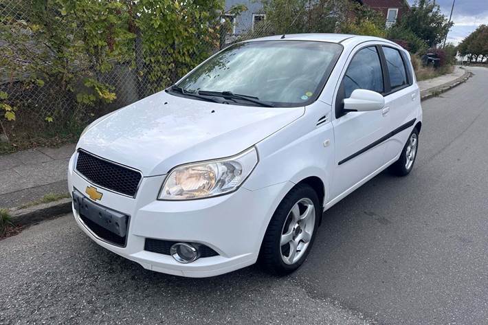 Grøn Chevrolet Aveo fra 2009 set udefra