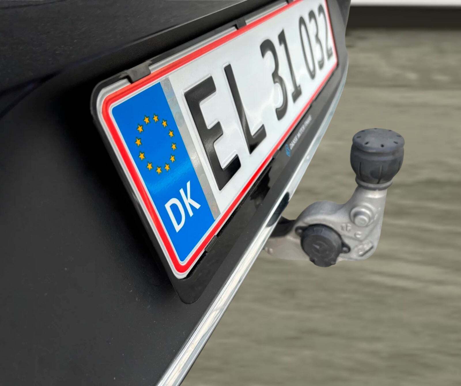 Sort Mercedes EQE350+ fra 2023