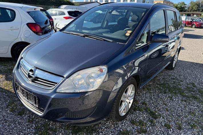 Grå Opel Zafira fra 2009 set udefra