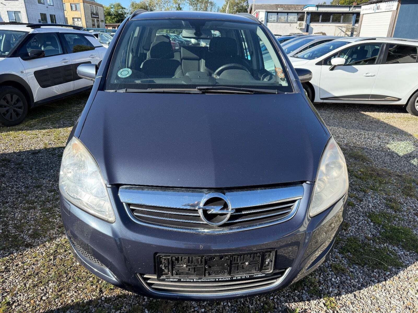 Grå Opel Zafira fra 2009